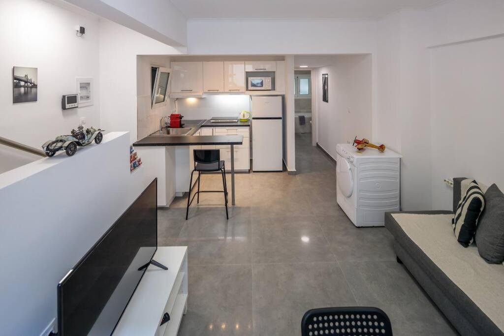 Hilton Area Brand New Comfortable Apartment Atina Dış mekan fotoğraf